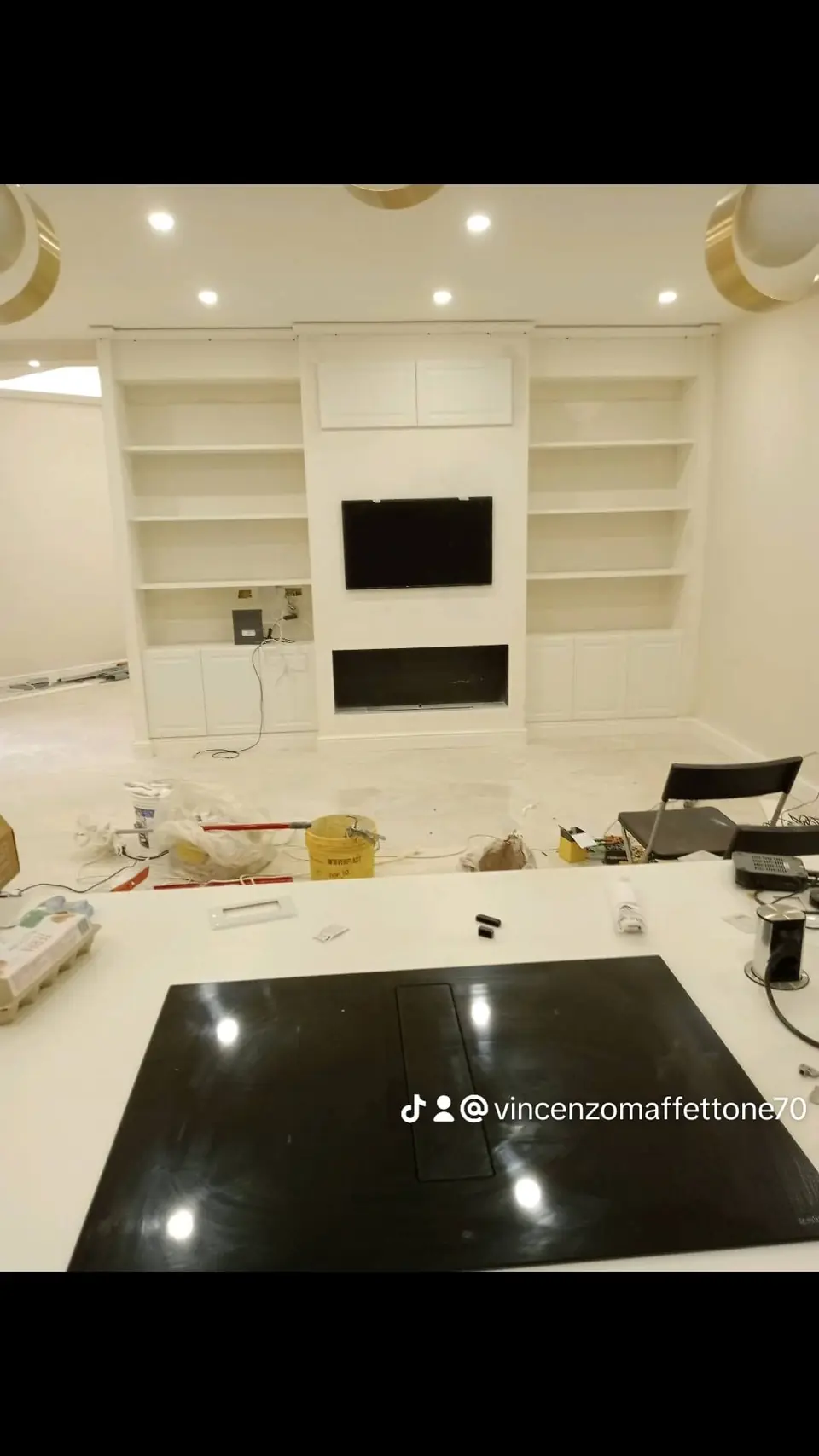 Libreria e parete attrezzata realizzate in cartongesso